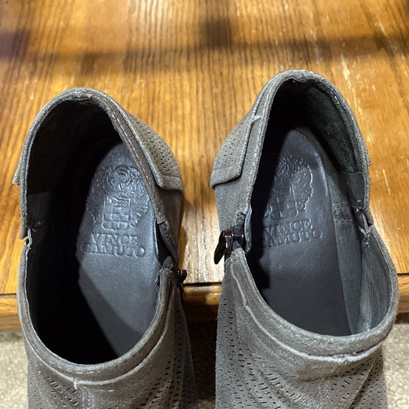 Vince Camuto Cool Suede Leather Side Zip Ankle Bootie Size Women’s 7W ! - Picture 5 of 11